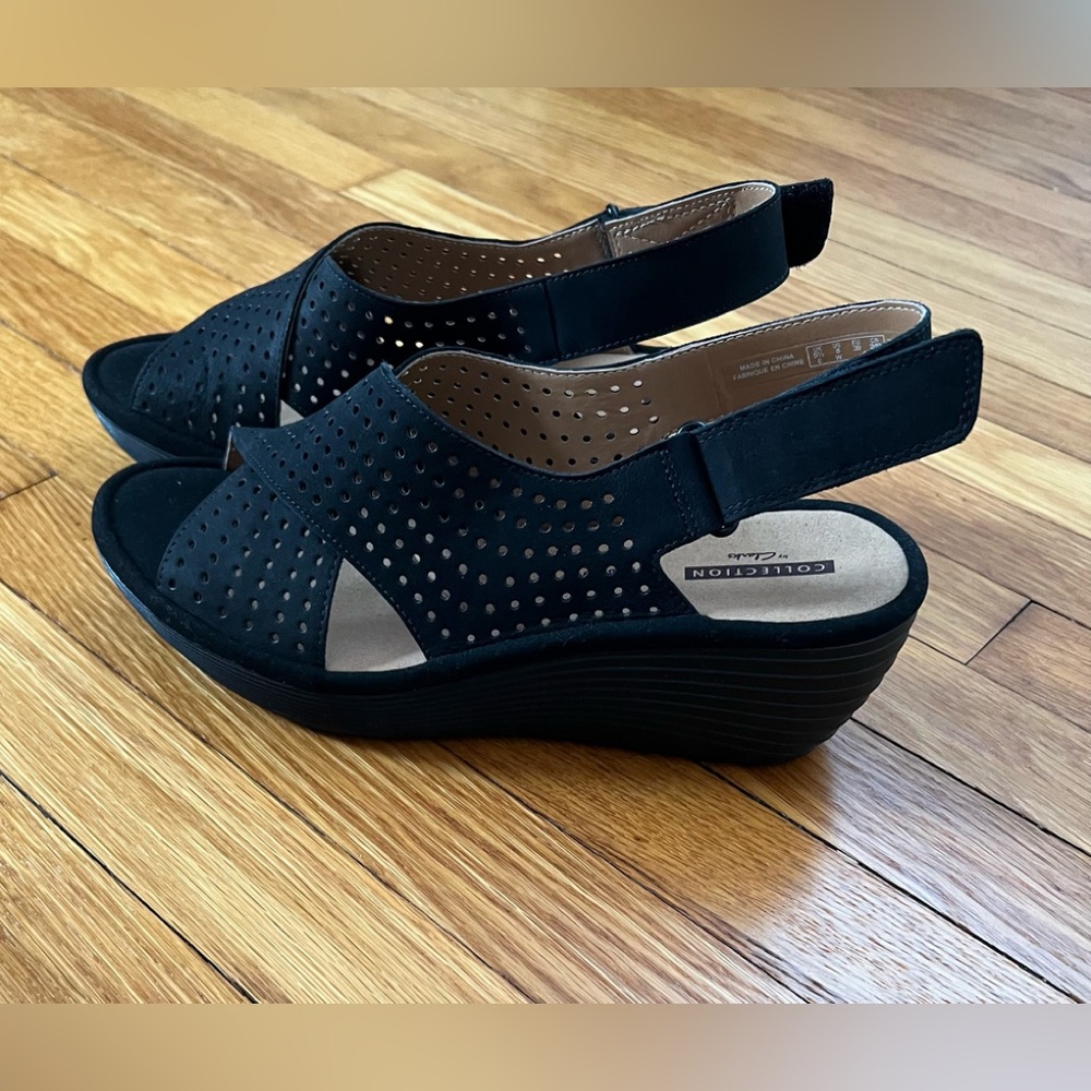 NIB Clarks Black Wedge Sandals size 8 Wide